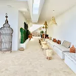 Casa De Oro Lujo アパートホテル
