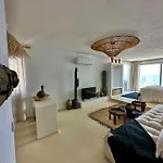 Casa De Oro Lujo アパートホテル